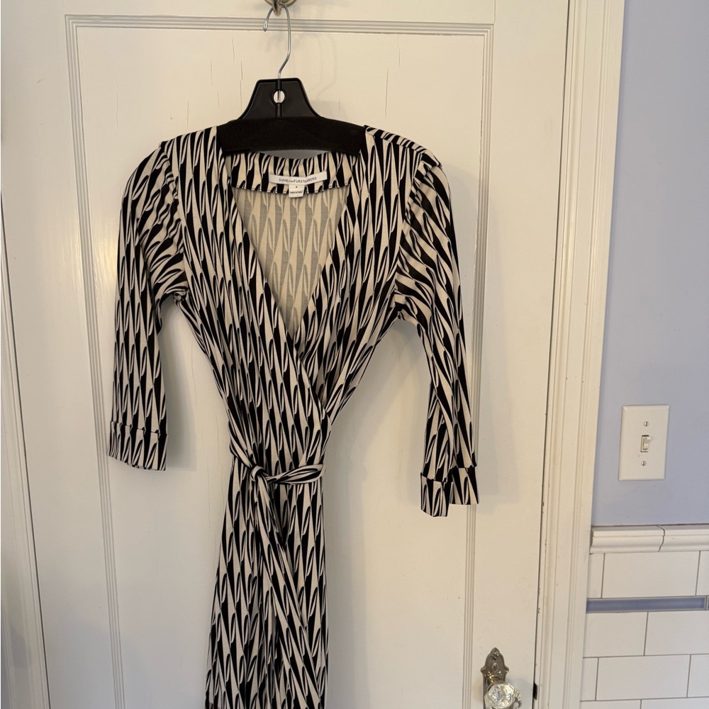Classic silk Diane vonFurstenburg dress - Size 6